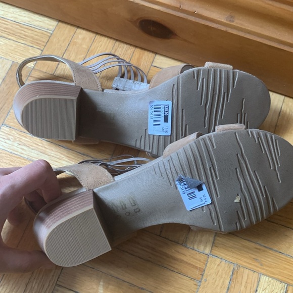 Brand New Women’s comfortable leather strappy sandals 7.5 - Picture 4 of 4